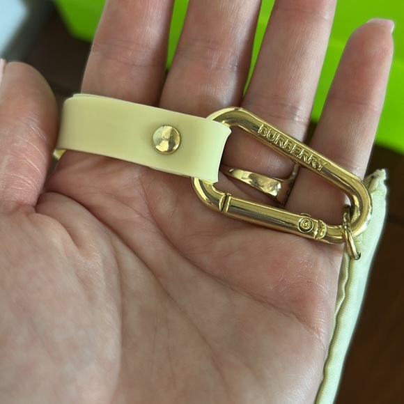 Authentic Burberry light lime green Wristlet - Picture 7 of 8